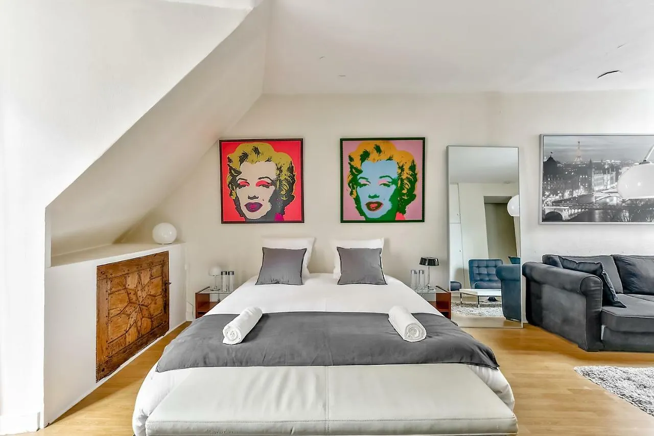 Love Nest In Saint-Michel París 0*,