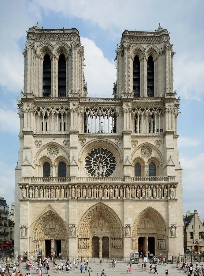 Love Nest In Saint-Michel París
